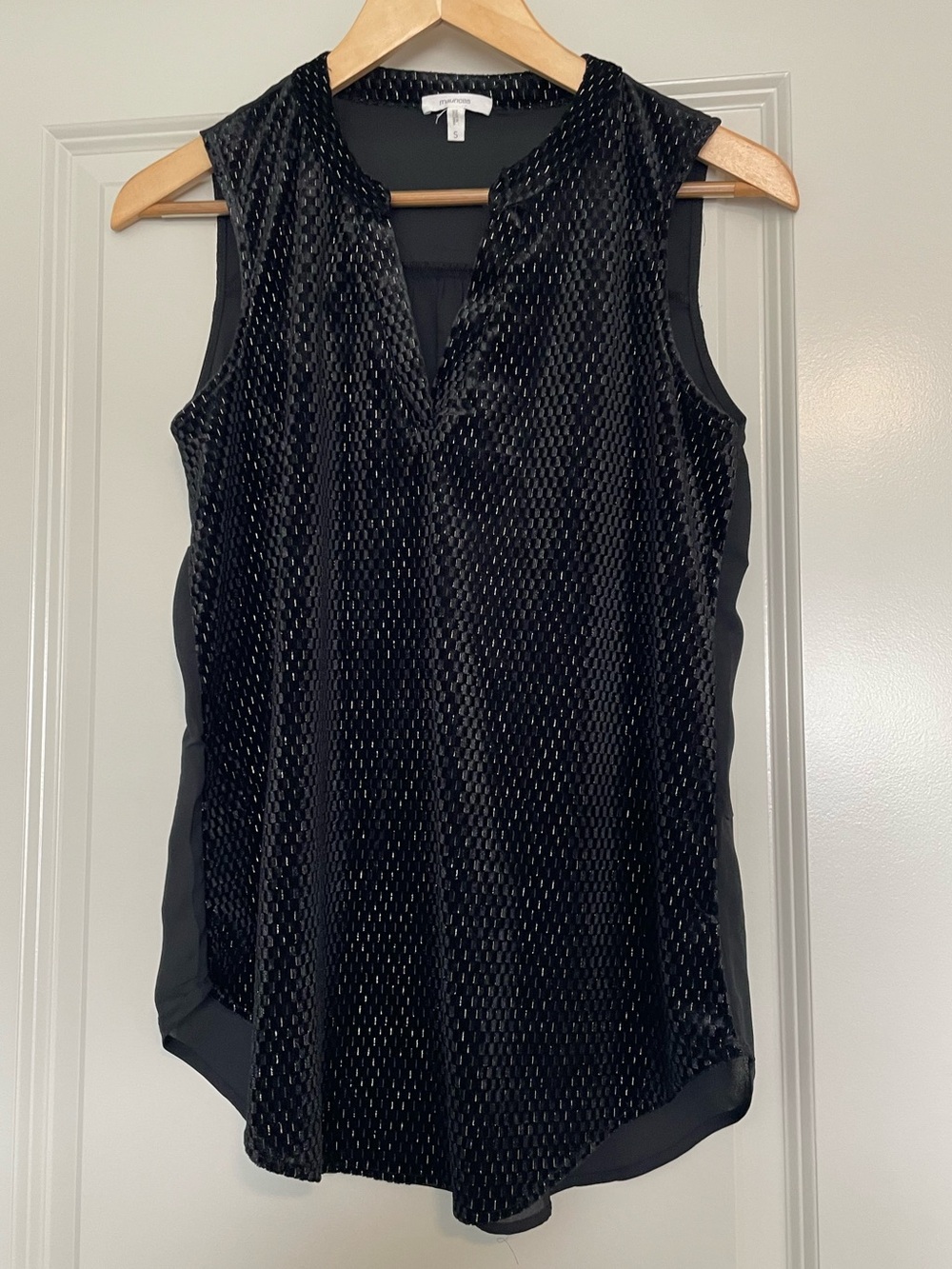 Maurices Black Sleeveless Velvet-Texture V-Neck Tank